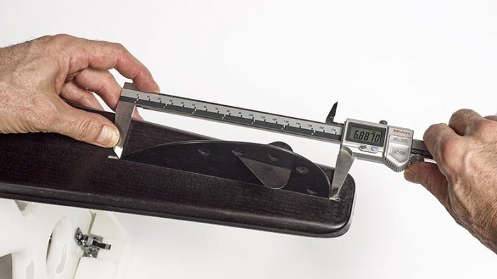 caliper measuring FL fin length